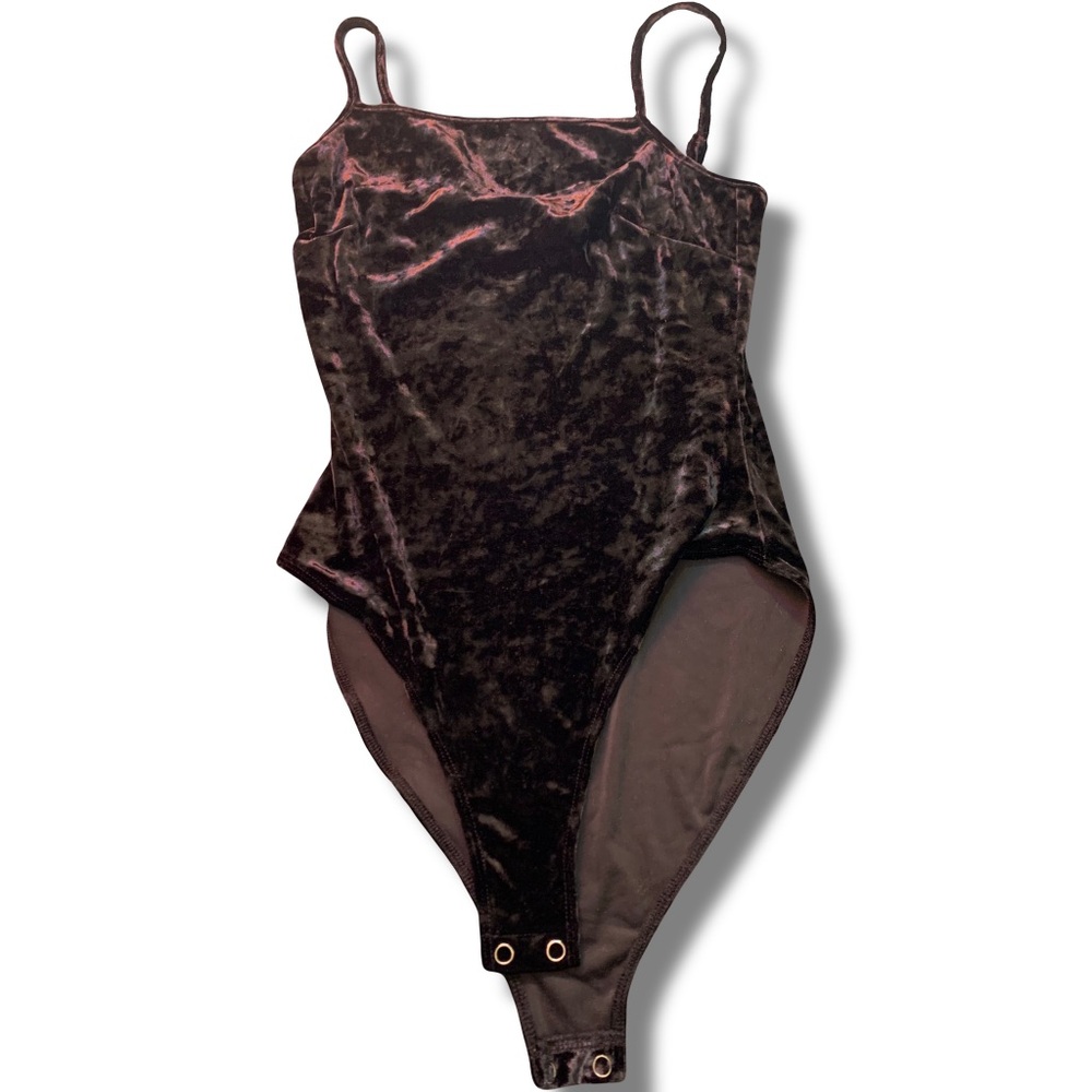 Forever 21 Crushed Velvet Cami Bodysuit 🖤🎽